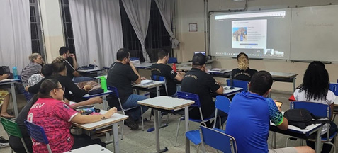 Atividade da Nomus em instituição de ensino