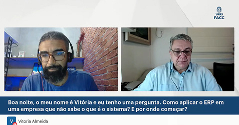 Alunos utilizando o ERP na sala de aula