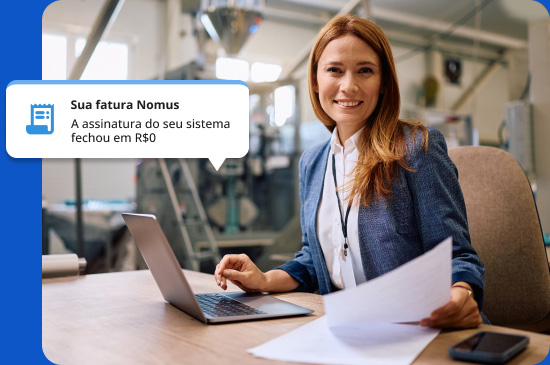 Profissional em ambiente industrial representando o programa Indica Nomus